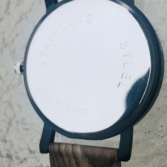 Wood grain look alike watch. Stainless back. - Picture 2 of 7